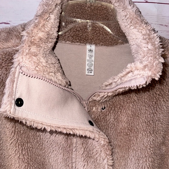 ALO Yoga Size S Sherpa Bomber Jacket Full Zip Pale Pink Chunky RUNS BIG - Picture 4 of 12